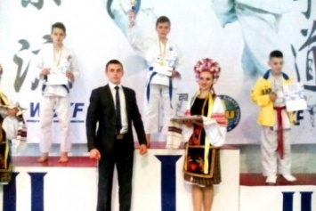 Юные спортсмены Черноморска привезли высокие награды с Кубка мира по каратэ (+фото)