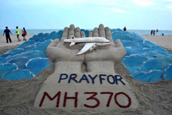 Малайзия считает найденные в океане обломки самолета принадлежащими пропавшему MH370