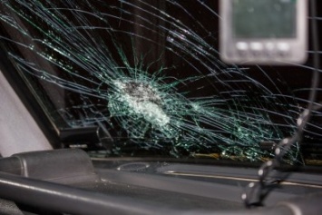 В Николаеве неадекватный пьяный водитель без прав разбил головой лобовое стекло автомобиля (ФОТО)