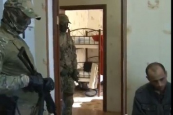 Прокуратура Крыма распространила видео задержания и обысков у членов террористической ячейки «Хизб ут-Тахрир» (ВИДЕО)