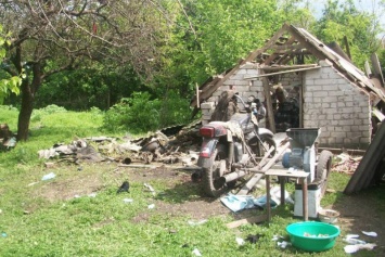 На Днепропетровщине от взрыва снаряда погибли три человека (фото)