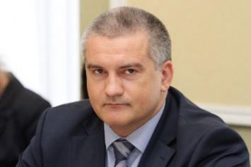 Аксенов - один из лидеров апрельского рейтинга цитируемости губернаторов-блогеров