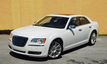 Новый Chrysler 300C получит передний привод