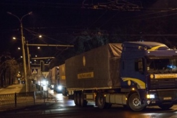 Автоколоннам с гуманитарной помощью Штаба Ахметова удалось добраться в Донецк
