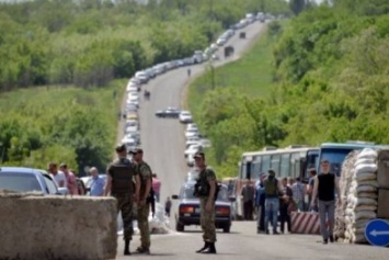 Пятница 13-ое на КПВВ «Зайцево» характеризуется длинными очередями и нервными водителями