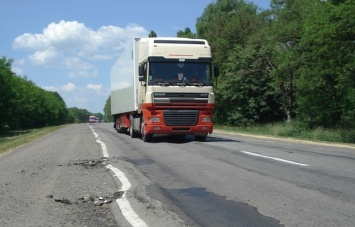 В Украине организовали дополнительный контроль за весом грузовиков