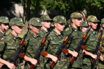 Медведев распорядился создать военные кафедры в КФУ и СевГУ