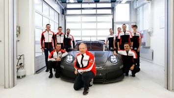 Porsche презентовала гоночное купе 911 GT3 RSR