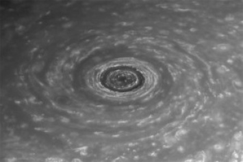 Получены снимки грандиозной полярной бури на Сатурне