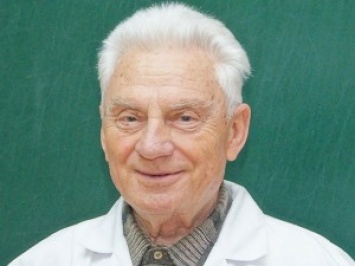 История одного николаевского хирурга: Олегу Новицкому, который в 2014 году обучил 300 волонтеров, завтра - 80 лет
