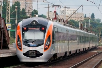 Между Днепропетровском и Киевом: поезд Интерсити+ будет курсировать пять дней в неделю