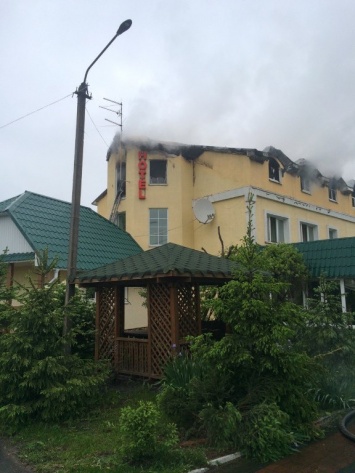 В Киевской обл. горел гостиничный комплекс