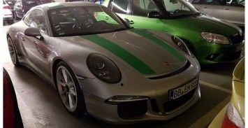 В Нюрбургринге на парковке замечен суперкар Porsche 911 R