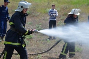 Юные спасатели на Николаевщине ликвидировали пожар в зоне радиационного загрязнения (ФОТО)