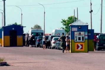 В КПВВ «Каланчак» пограничники не дали провезти холодное оружие