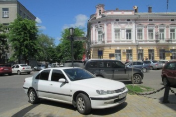 Одесские полицейские не замечают автохамство у себя «под носом» (ФОТО)