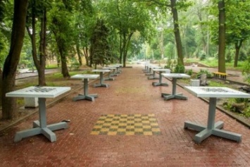 В Днепропетровске откроют обновленную шахматную аллею (ФОТО)