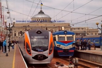 Одесская железная дорога на лето увеличивает количество пассажирских поездов