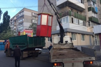 В Николаеве Намыв очистили от "позвонишек" и рекламных бордов (ФОТО)