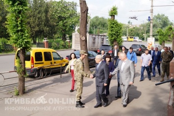 Юрий Вилкул посетил криворожский музей АТО и пообщался с ветеранами (фото)