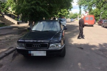 Патрульные Кременчуга арестовали автомобиль с поддельными документами