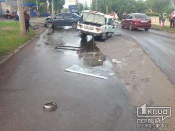 Лоб в лоб. В Кривом Роге Жигули «протаранил» Chevrolet