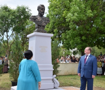 В Евпатории открыли памятник императору Николаю II