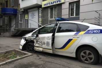 ДТП в центре Днепропетровска: полицейская Toyota столкнулась с Toyota Land Cruiser