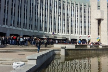 Под стенами Днепропетровского горсовета два митинга (ФОТО)