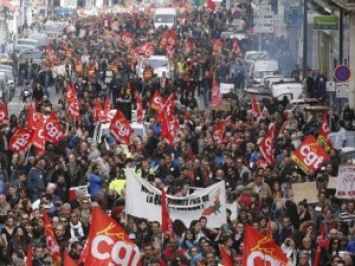 Около 220 тысяч человек во Франции вышли на митинг против изменений в трудовой кодекс