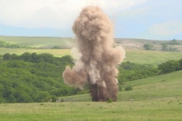 Под Симферополем взорвали 50-килограммовую авиабомбу времен ВОВ (ФОТО)