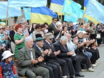Со слезами крымские татары вспоминали годы депортации (фото)