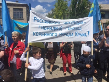 В Геническе крымские татары собрались на памятный митинг (фото)