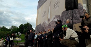 В Киеве на Майдане в память о жертвах геноцида крымскотатарского народа проходит траурное вече (ОБНОВЛЯЕТСЯ)