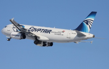 Самолет EgyptAir из 66 людьми на борту не перелетел Средиземное море - СМИ