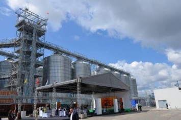 Китайская компания открыла новый зерновой терминал в Николаевском морском порту