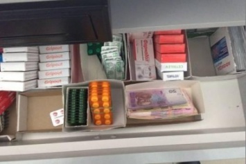 Бесконтрольно в аптеках Бердянска торгуют подконтрольными препаратами