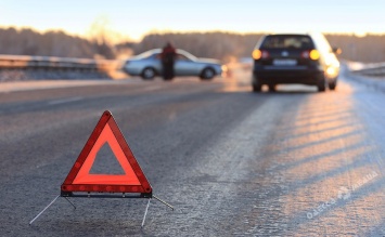 В Одесской области автомобиль съехал в кювет, 3 погибших