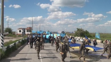 Провокация на границе с Крымом: Украинский чиновник матерился в мегафон