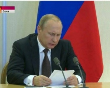 Чтобы Обама не сглазил: Путин носит красную нить на запястье (ФОТО)