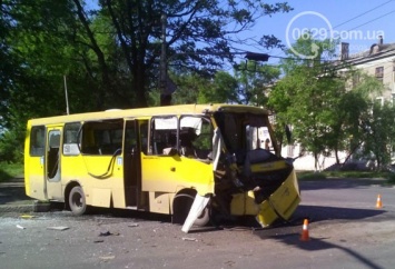 В мариупольском ДТП пострадало 8 человек (ФОТО)