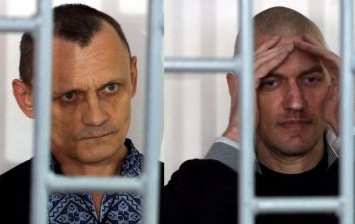 В Чечне на три месяца продлили арест Карпюку и Клыху