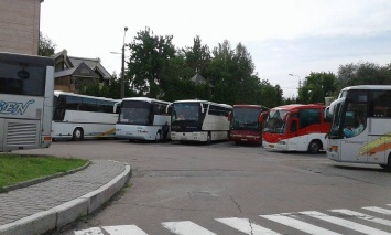 В Киеве начался марш полка Азов. Идут к Верховной Раде