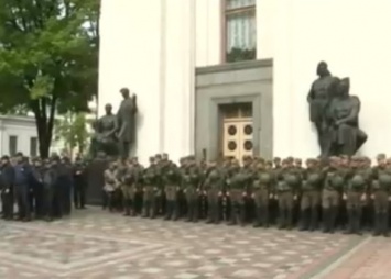 В центре Киева безопасность обеспечивают около 2 тыс. правоохранителей