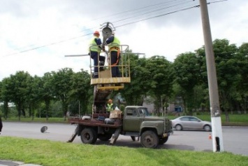 В Днепродзержинске приступили к капремонту освещения по Аношкина