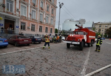 Стало известно, кто поджег офис Национальной полиции в Киеве