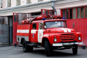 В Москве из горящего здания выпрыгнул мужчина и в результате скончался