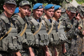 Десятки тысяч украинцев вступили на контрактную службу в 2016 году