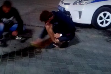 Полиция Евпатории заставила парней отмывать следы шин после «дрифта»