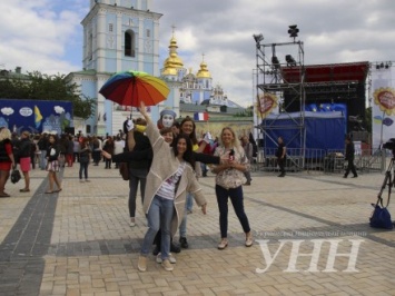 В Киеве на Михайловской площади празднуют Дни Европы